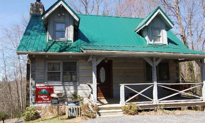 Cosby Cabin | Eagle's Nest - 2 Bedrooms, 2 Baths, Sleeps 6 Cabin by RedAwning