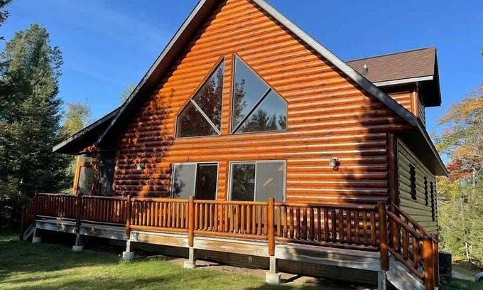 Land O Lakes House | Eagle's Nest Summary: