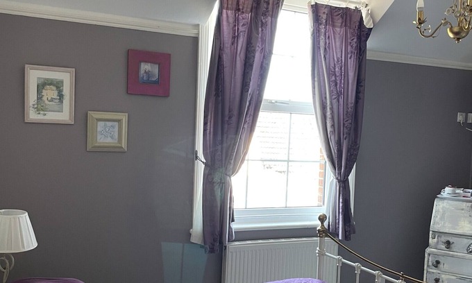 Little Coxwell Bed & Breakfast | Eagle Tavern