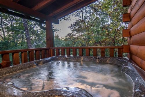 Sevierville House | Eagles Haven Lodge, 5 bed, 4 bath, great for groups, game room, hot tub, Wi-Fi, grills, easy roads