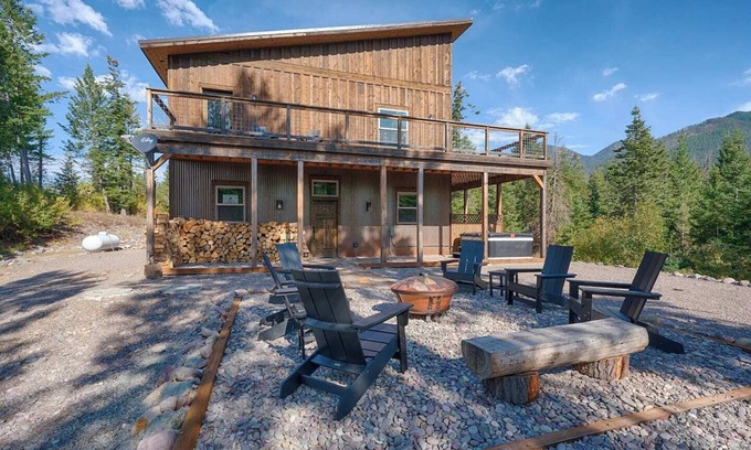Kalispell House | Eagles Nest Escape, Hot Tub and Firepit