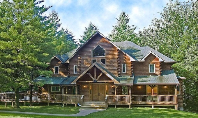 Helmsburg Cabin | Eagles Nest Lodge - Ultimate Vacation Destination!