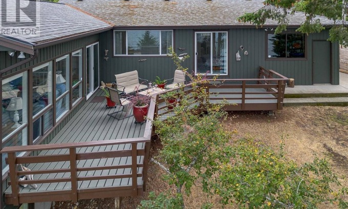 Regional District of Nanaimo House | Eagles Perch Retreat' Oceanfront home in beautiful Nanoose Bay. Relax and play!