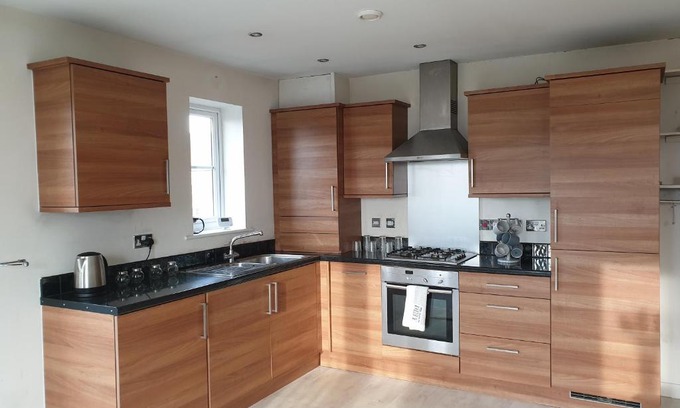 Ainley Top Apartment | Early Knights Accommodation Huddersfield