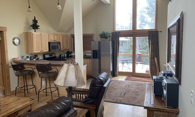 Weisshorn Apartment | Early Ski ONLY 350 night 2 BR 2 BA, Hot Tub, Deck, 1/2 Mi Town, parking!