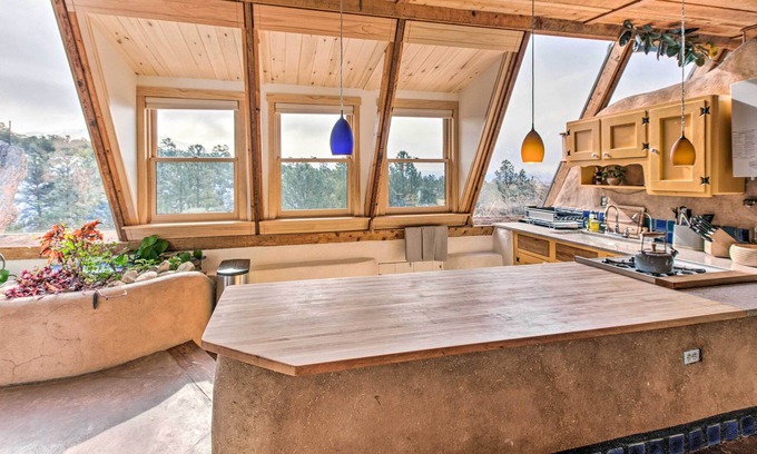 Valdez Cabin | Earthy Escape: Wood-Burning Sauna, Mtn View!