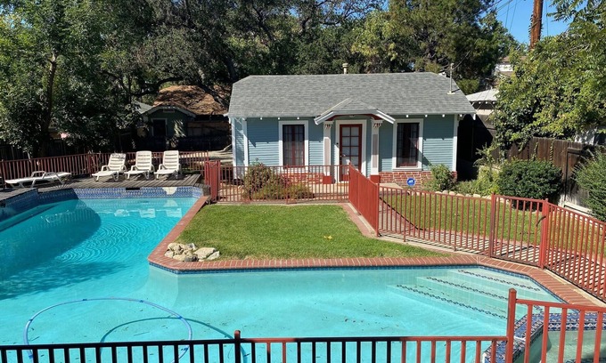Altadena Cottage | East Altadena Cozy private guesthouse