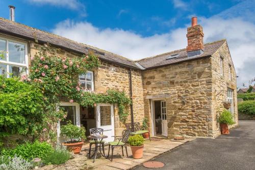 Gunnerton House | East Cottage Southlands Farm