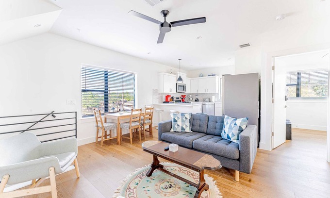 Blackshear-Prospect Hill Condo | East Downtown 3BR Condo w Fast WiFi and Sleeps 8