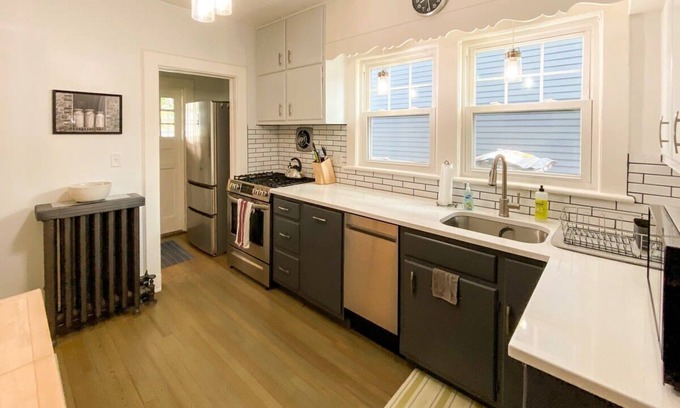 Newburgh House | East End Cottage - Charming Family Home near Train