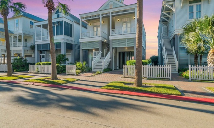 Galveston House | East end, Pet friendly home, Nearby to Beach