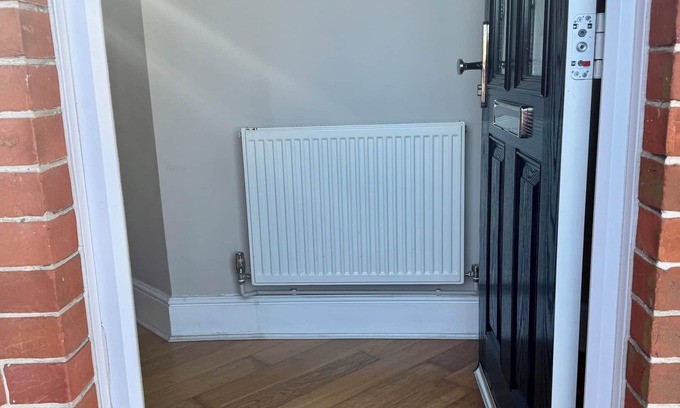 East Grinstead Apartment | East Grinstead Cosy, Spacious Self-Contained Flat