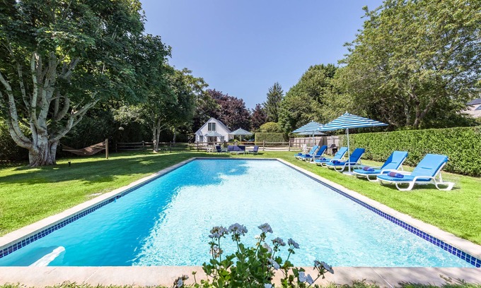 East Hampton North Cottage | East Hampton SOUTH of the HIGHWAY near Ocean & Further Lane