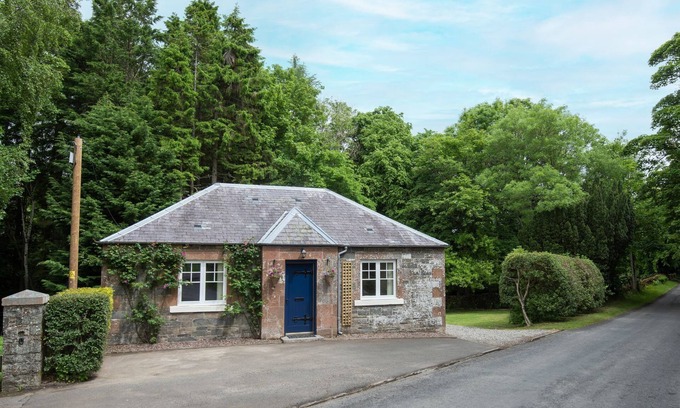 Galashiels Cottage | EAST LODGE, ASHIESTIEL- sleeps 4 by the River Tweed near Selkirk and Galashiels