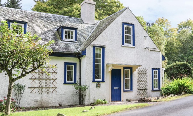 Walkerburn Cottage | EAST LODGE, pet friendly, with open fire in Walkerburn
