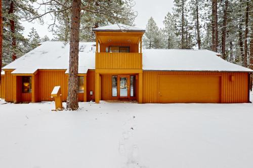 Black Butte Ranch House | East Meadow Escape