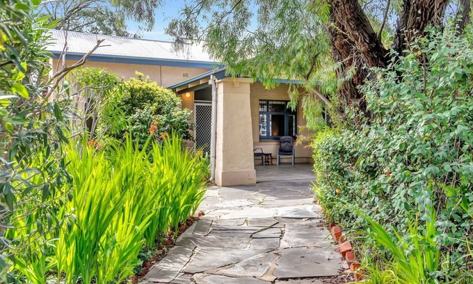 Toorak Gardens House | East Parklands Cottage A Dreamy Garden Hideaway