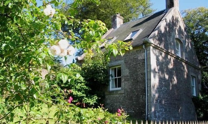 Biggar Cottage | East Twin, Carmichael Country Cottages. Pets welcome.