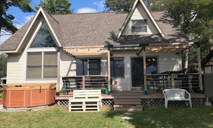 Lewiston House | East Twin Lake House - Kayak, SUP - 2 Minutes to town