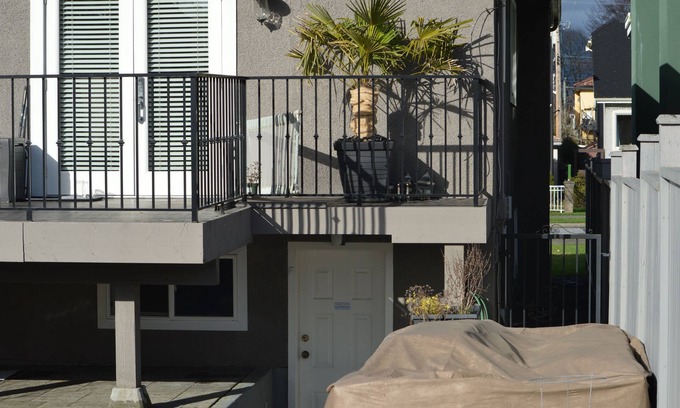 Hastings House | East Van Suite - 15 min walk to Commercial dr.-10 min drive to DT Van
