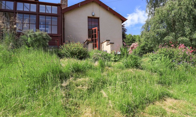 Strathpeffer Cottage | EAST WING, romantic, character holiday cottage in Strathpeffer