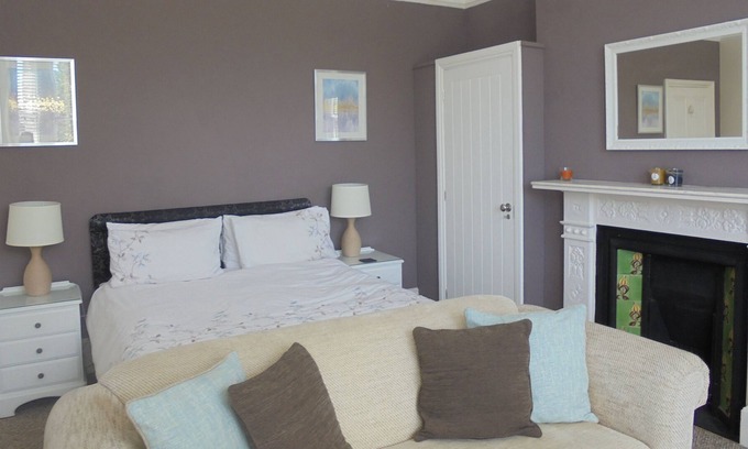 Eastbourne Seafront Apartment | Eastbourne Views, spacious villa apartment close to beach & town