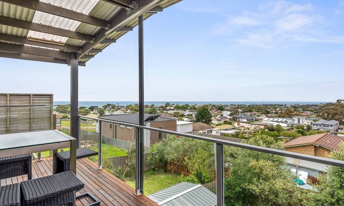 Portarlington House | Eastern Views - Modern living with pool and table tennis.