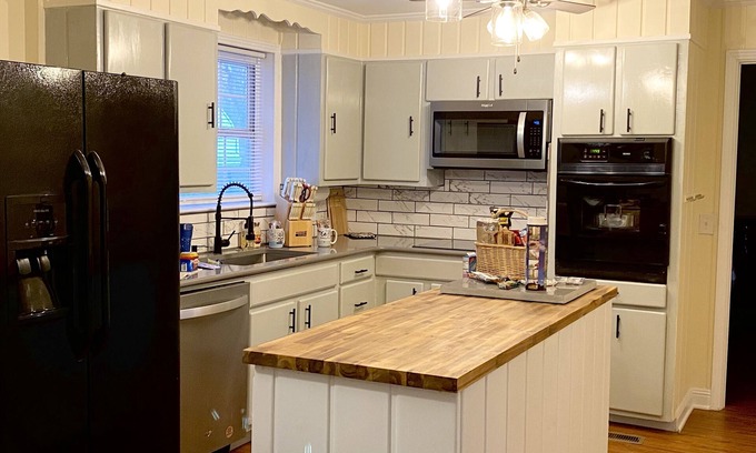 Nashville House | Easy access~3BR/n3 baths FAST Access to downtown minutes from Nashville airport