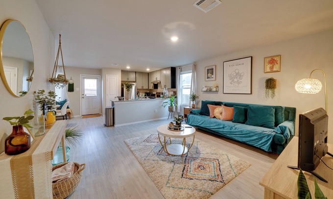 San Antonio House | Easy Access to Dtwn San Antonio: Suburban Home