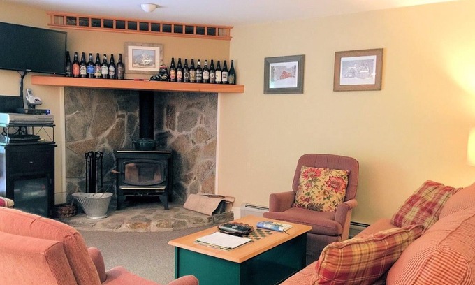 Bromley Mountain Condo | Easy access to Plaza trail from this Bromley Birches condo