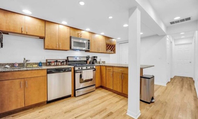 Logan Square House | Easy city living 2 bed 2 bath with private patio