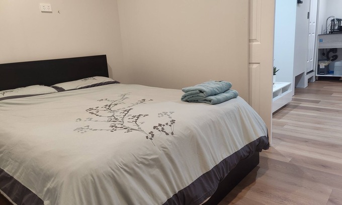 Jamboree Heights Apartment | Easy Smart Moden Accommodation for long short staying