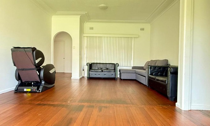 Merrylands House | Easy Stay House