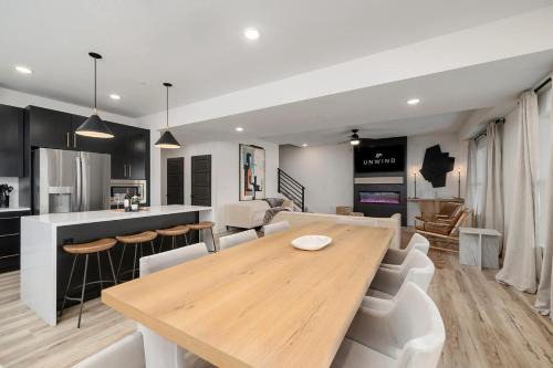 Hollister Apartment | Easy Street Retreat - LakeView - Indoor Pool