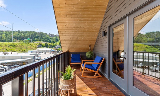 Northside Apartment | Easy Walk to Frazier Ave, Walnut St. Bridge and Coolidge Park