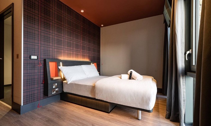 Stoneybatter Hotel | easyHotel Dublin City Centre