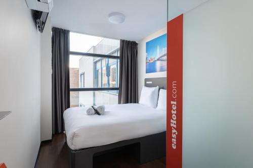 Centrum Hotel | easyHotel Rotterdam City Centre