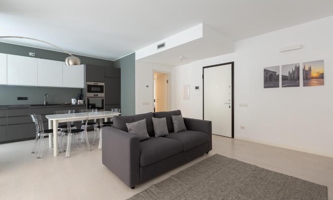 Varesine Apartment | EasyTopStay - Porta Nuova Bright and Roomy Flat
