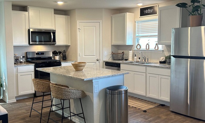 San Antonio Apartment | Eat-Play-Rest at Red Bird Ranch -The Toucan