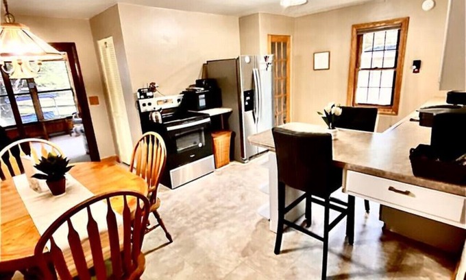 Eau Claire House | Eau Claire’s south side, Sunroom, 3BR,4 beds, 1BA