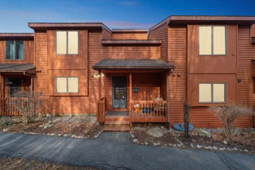 North Creek House | Echo 7 Building D - Retreat with Mountain Views