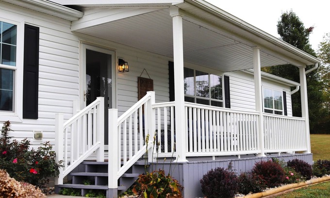 McArthur Cabin | Echo Hill - cabin close to Hocking Hills, comfortable, king suite, hot tub!