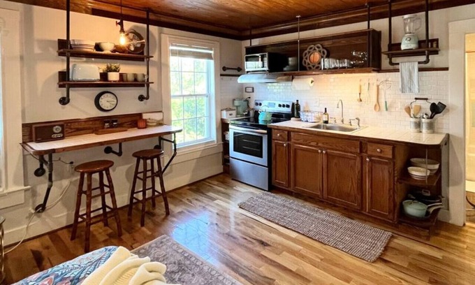 Downtown Apartment | Eclectic Downtown Studio w/Free Parking