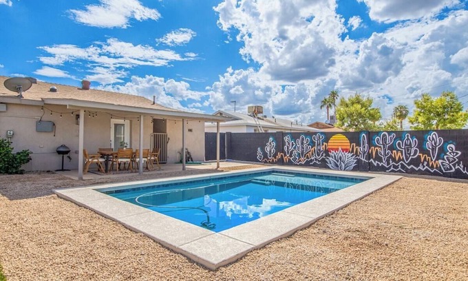 New Papago Parkway House | Eclectic Escape Pool, Murals & Outdoor Fun | Sleeps 6