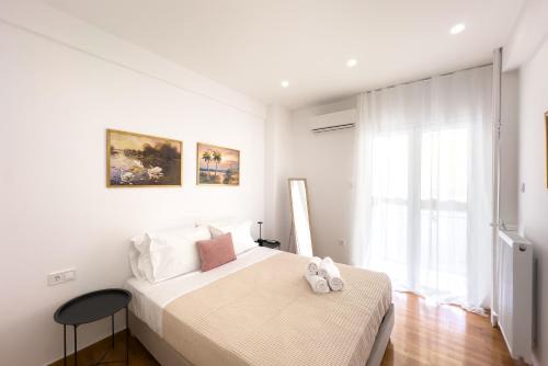 Vyronas Apartment | Eclectic Moonstone apartment in Athens