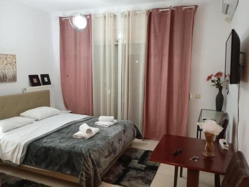 Thessaloniki Apartment | Eclectic studio katerinis str free parking
