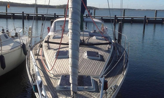 Greifswald Boat Rental | Eclipse of the sun. Living on the yacht in the city center