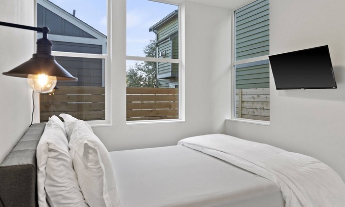 Crown Hill Apartment | Eco built Crown Hill Townhouse