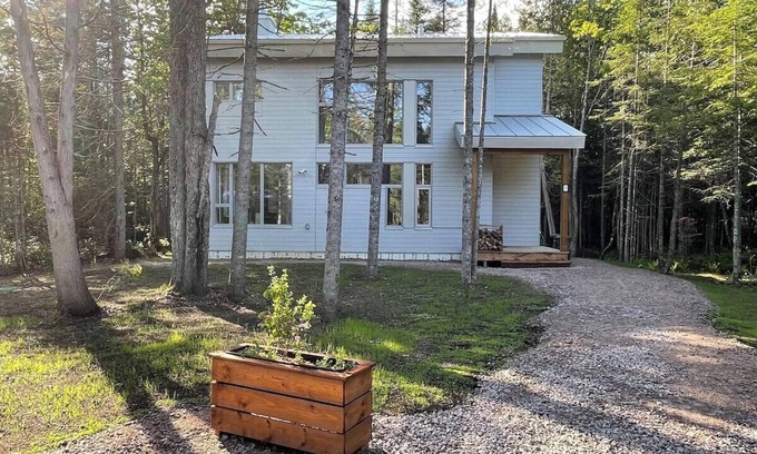 Sainte-Christine-d'Auvergne Cottage | Ecology, between forest and river - L'Hermine Charme