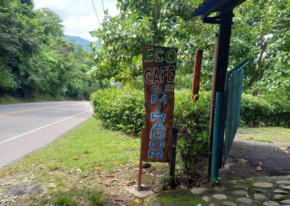 Guachaca House | Eco-Cafe El Mirador